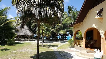 Anse Kerlan Beach Chalets