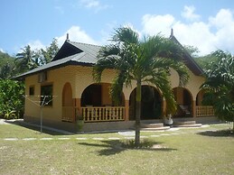 Anse Kerlan Beach Chalets