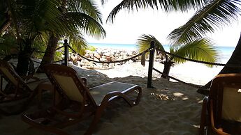 Anse Kerlan Beach Chalets