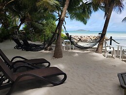 Anse Kerlan Beach Chalets