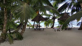Anse Kerlan Beach Chalets