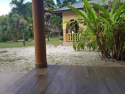 Anse Kerlan Beach Chalets