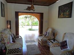 Anse Kerlan Beach Chalets