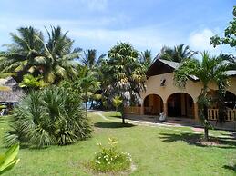Anse Kerlan Beach Chalets
