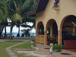 Anse Kerlan Beach Chalets