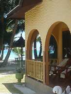 Anse Kerlan Beach Chalets