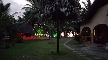 Anse Kerlan Beach Chalets