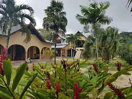 Anse Kerlan Beach Chalets