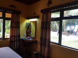 Anse Kerlan Beach Chalets