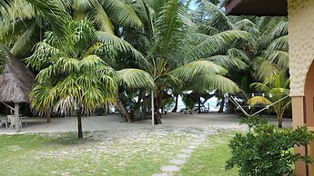 Anse Kerlan Beach Chalets