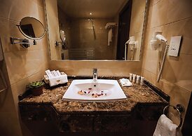 Seven Roses Hotel