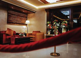 Seven Roses Hotel