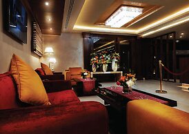 Seven Roses Hotel