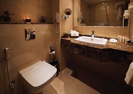 Seven Roses Hotel