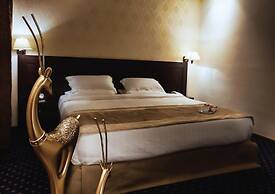 Seven Roses Hotel