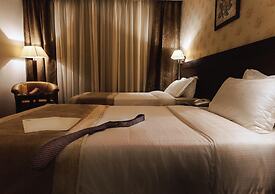 Seven Roses Hotel