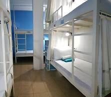 Crossroads Hostel Manila