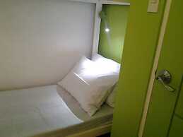 Crossroads Hostel Manila