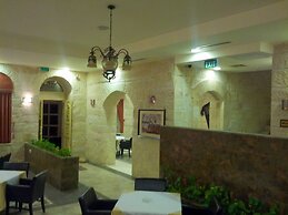 Alhambra Palace Hotel Suites & Resort