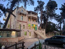 Alhambra Palace Hotel Suites