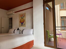 Casual Vintage Valencia Hotel