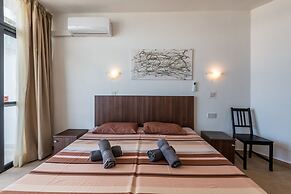 Seashells 2 bedroom Apartment with sunny terrace with stunning panoram