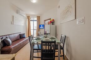 Seashells 2 bedroom Apartment with sunny terrace with stunning panoram