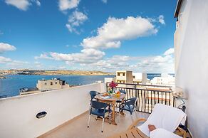 Seashells 2 bedroom Apartment with sunny terrace with stunning panoram