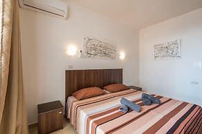 Seashells 2 bedroom Apartment with sunny terrace with stunning panoram