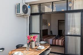 Seashells 2 bedroom Apartment with sunny terrace with stunning panoram