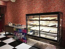 La Hotel - Baseball Theme Hall