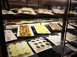 La Hotel - Baseball Theme Hall