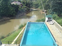 Grindlays Regency Hotel