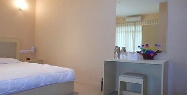 Grindlays Regency Hotel