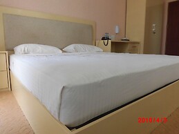 Grindlays Regency Hotel