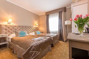 Riviera Resort Modlin Airport