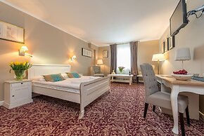 Riviera Resort Modlin Airport