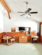 Quiet Bay: Lakeside Escape