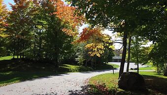 Quiet Bay: Lakeside Escape