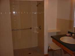 Quiet Bay Inn & Café