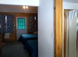 Quiet Bay Inn & Café