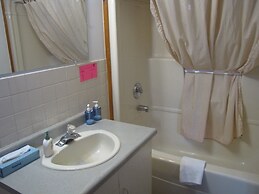 Quiet Bay Inn & Café