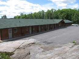 Quiet Bay Inn & Café