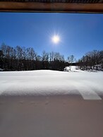 Quiet Bay: Lakeside Escape