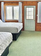 Quiet Bay: Lakeside Escape