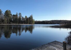 Quiet Bay: Lakeside Escape