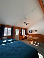 Quiet Bay: Lakeside Escape