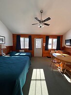 Quiet Bay: Lakeside Escape