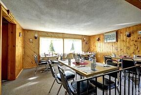 Quiet Bay Inn & Café