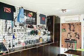 Captain Don's Habitat